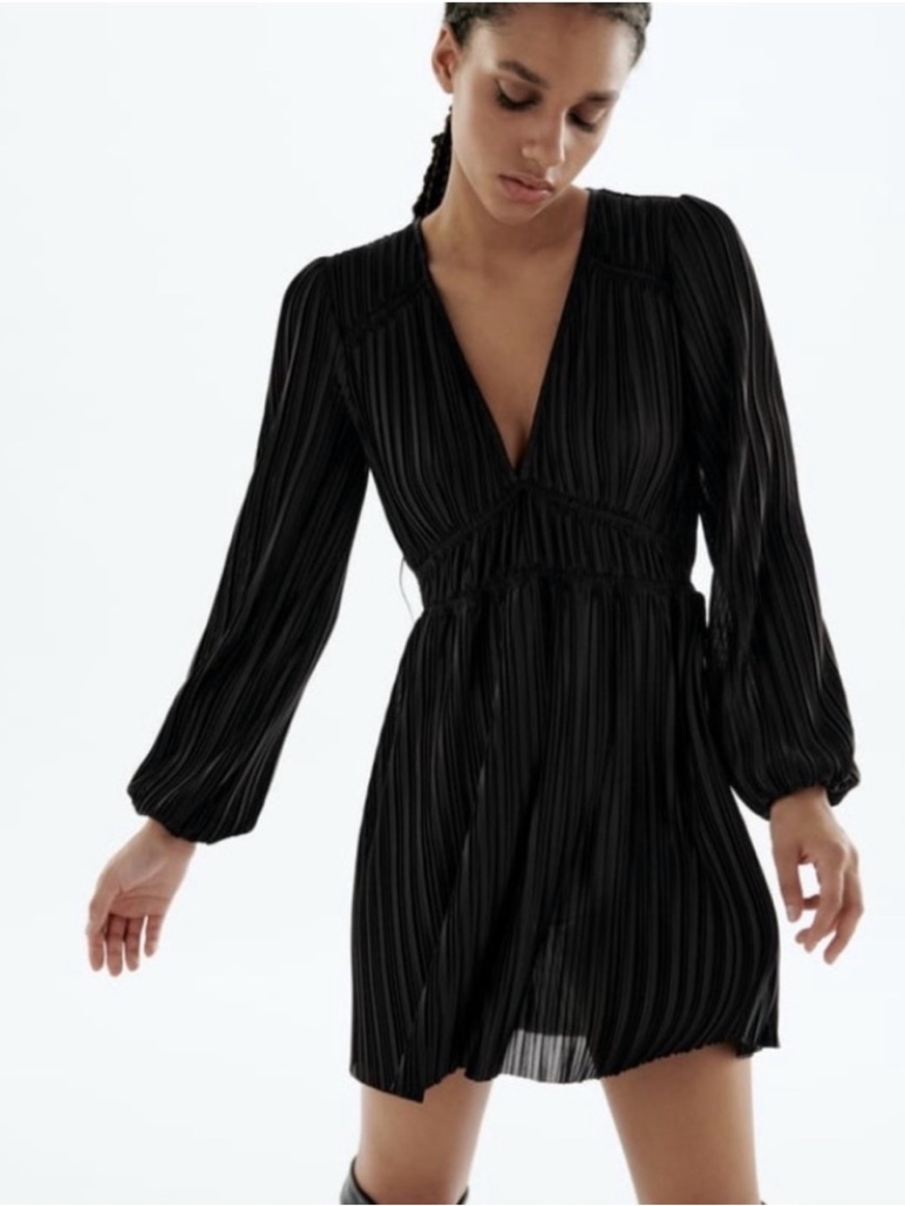 Zara Plisse Pleated Mini Dress in Black Long Sleeve V-Neck Size S EUC